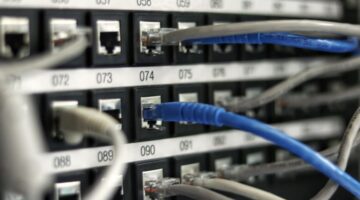Kedaulatan Infrastruktur Server Mandiri di Tengah Tren Ketergantungan SaaS Global